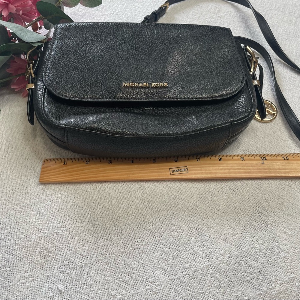 Michael Kors Black Leather‎ Crossbody with Gold MK Charm~ Classic Must Have - Picture 15 of 15
